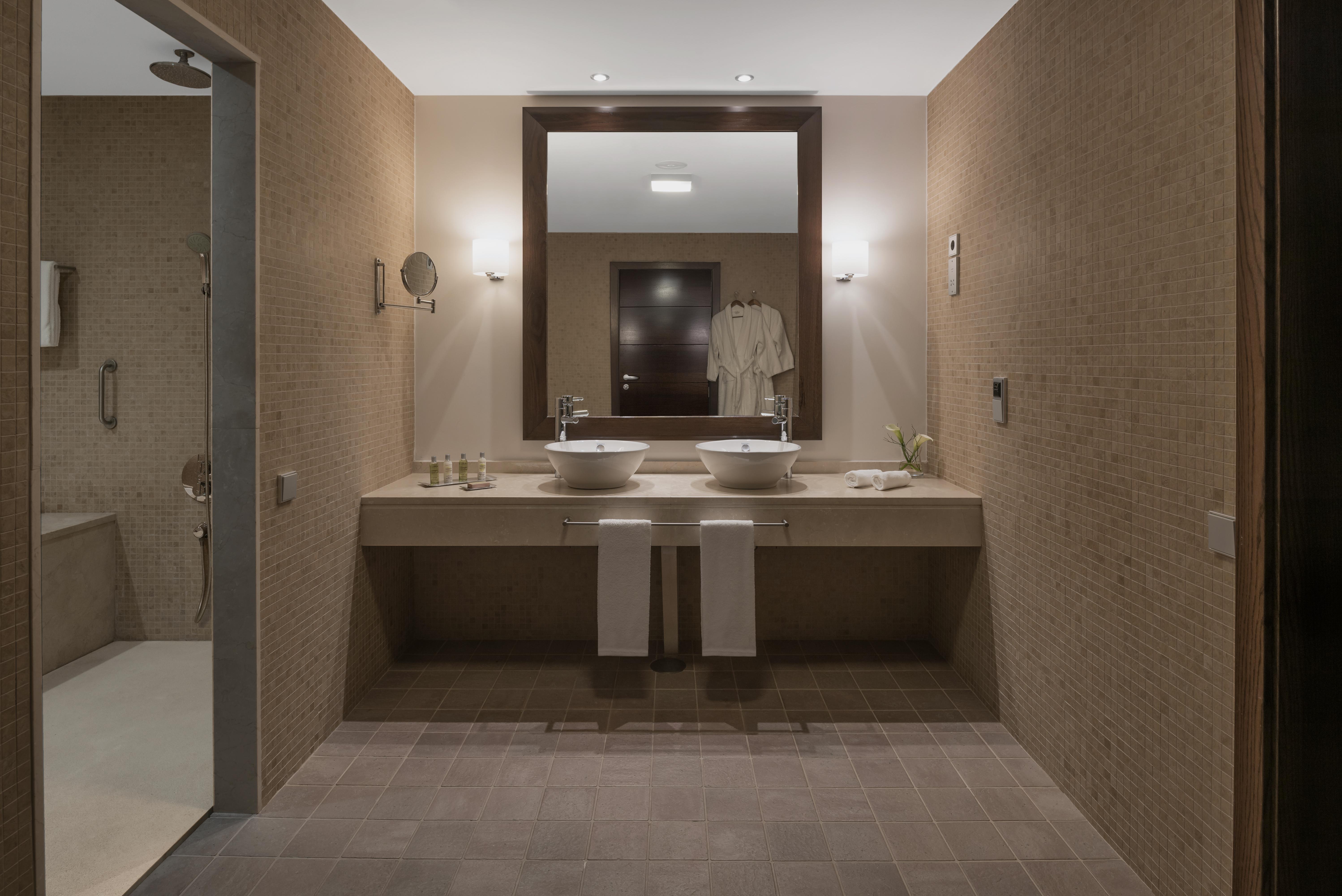 Doubletree By Hilton La Torre Golf Resort Roldán Exterior foto Bathroom