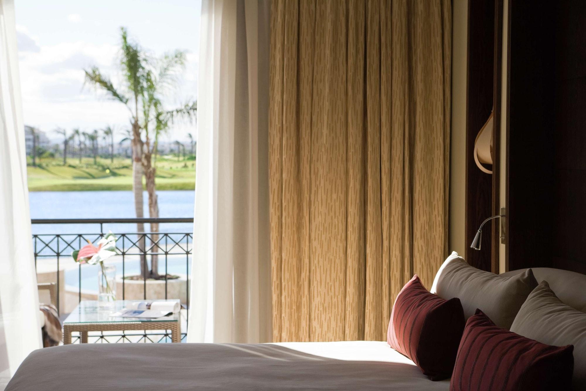 Doubletree By Hilton La Torre Golf Resort Roldán Exterior foto A bedroom at the resort