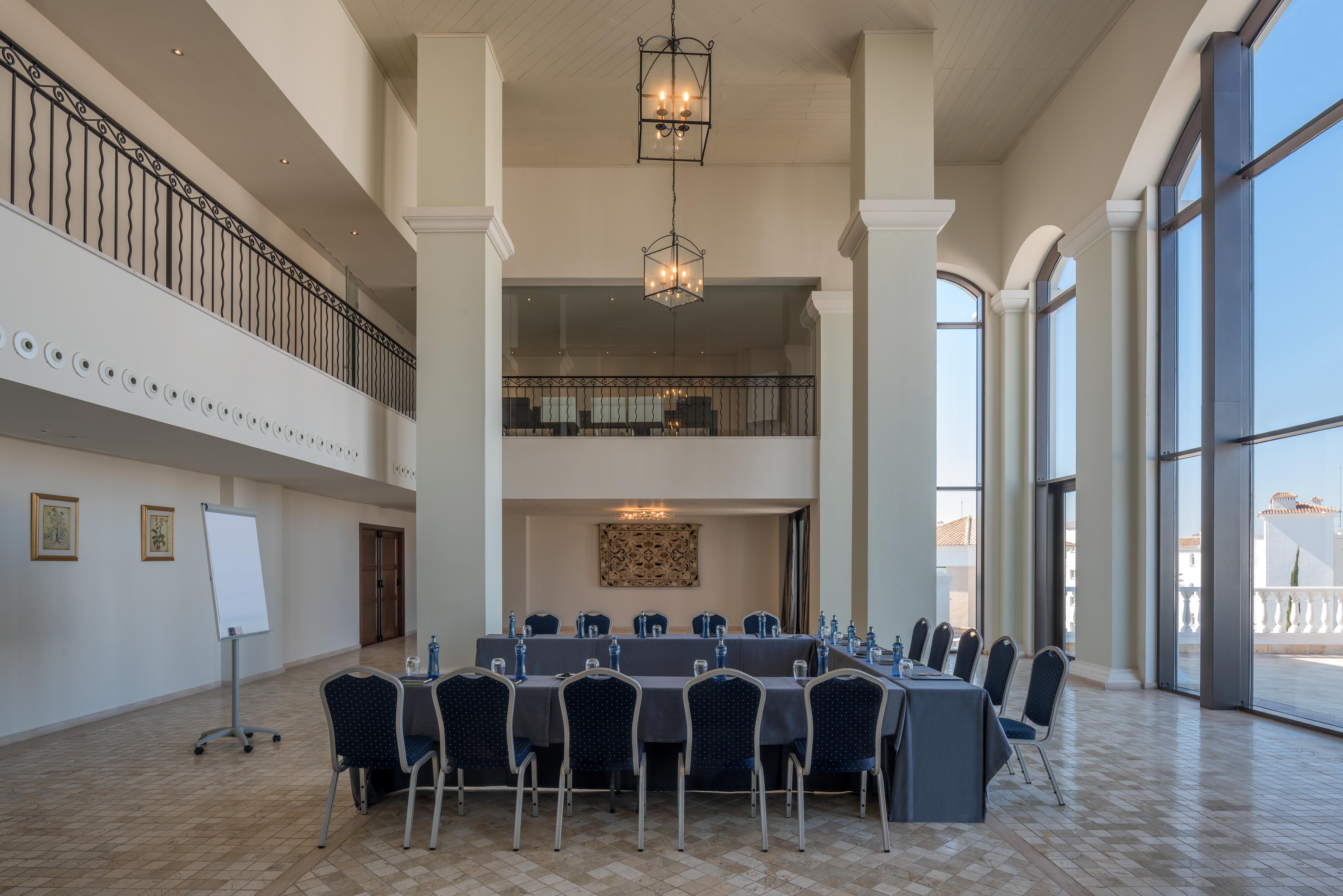 Doubletree By Hilton La Torre Golf Resort Roldán Exterior foto The interior of the conference hall