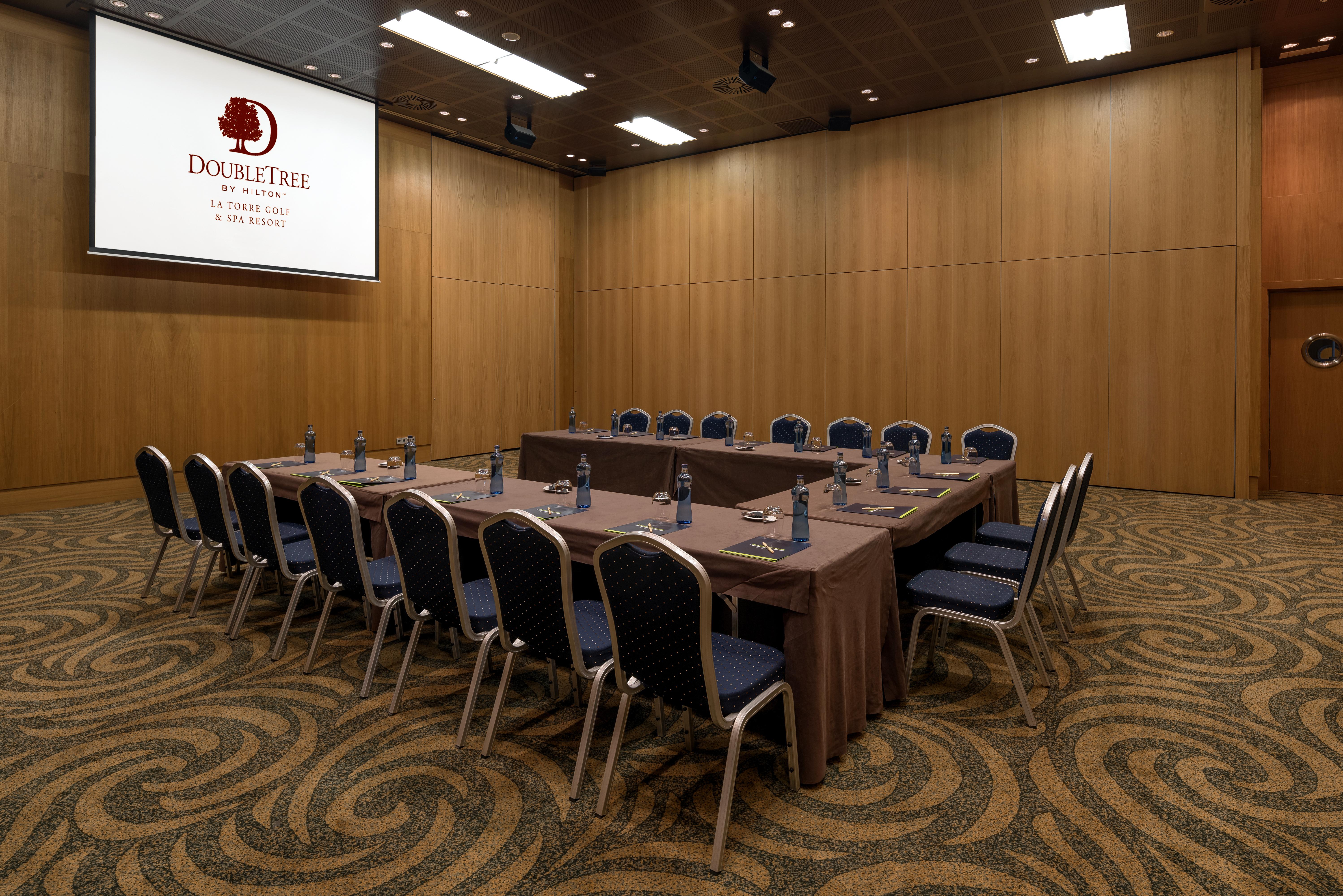 Doubletree By Hilton La Torre Golf Resort Roldán Exterior foto A meeting room at a hotel