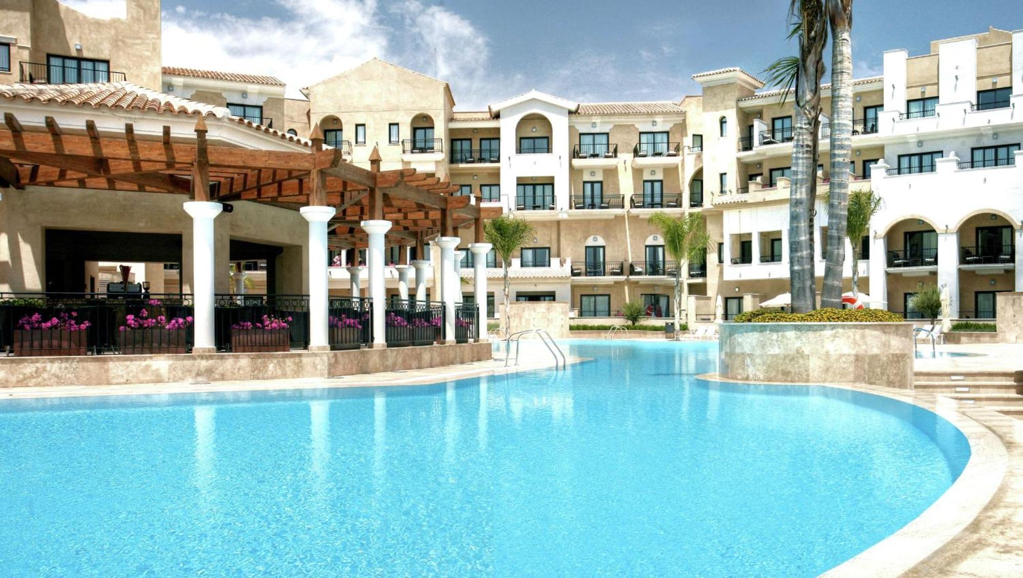 Doubletree By Hilton La Torre Golf Resort Roldán Exterior foto The swimming pool at the hotel