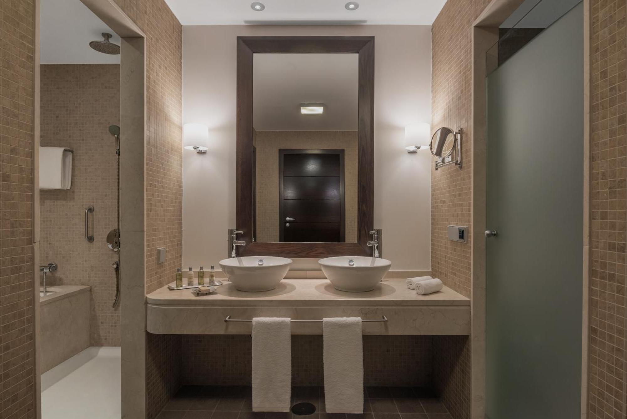 Doubletree By Hilton La Torre Golf Resort Roldán Exterior foto Bathroom