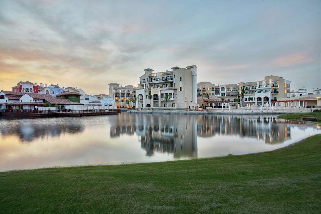 Doubletree By Hilton La Torre Golf Resort Roldán Facilidades foto Residential buildings in Al Furjan